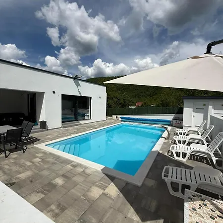 Terra Naturalia Villa *